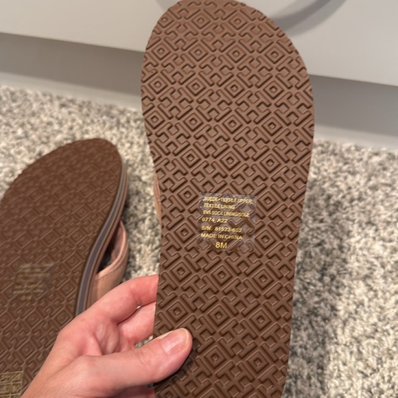 Tory Burch pink flip flops- size 8 - Picture 5 of 7